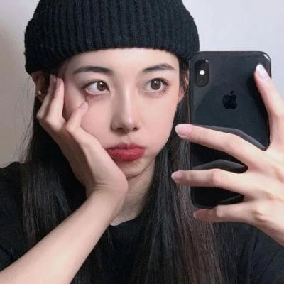 院子里的女人
